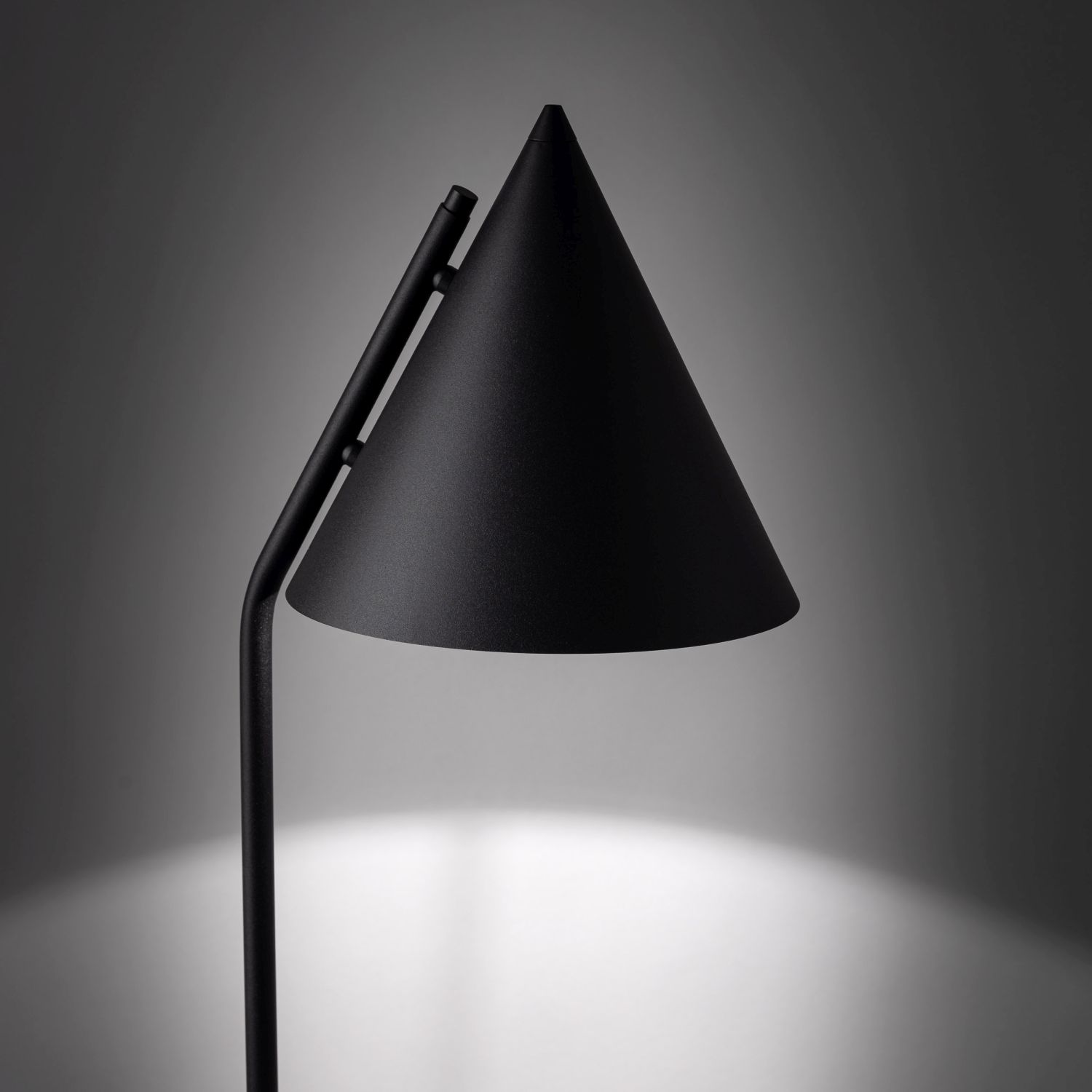 Lampadaire Noir Métal 145 cm petit E27 Rétro CODY