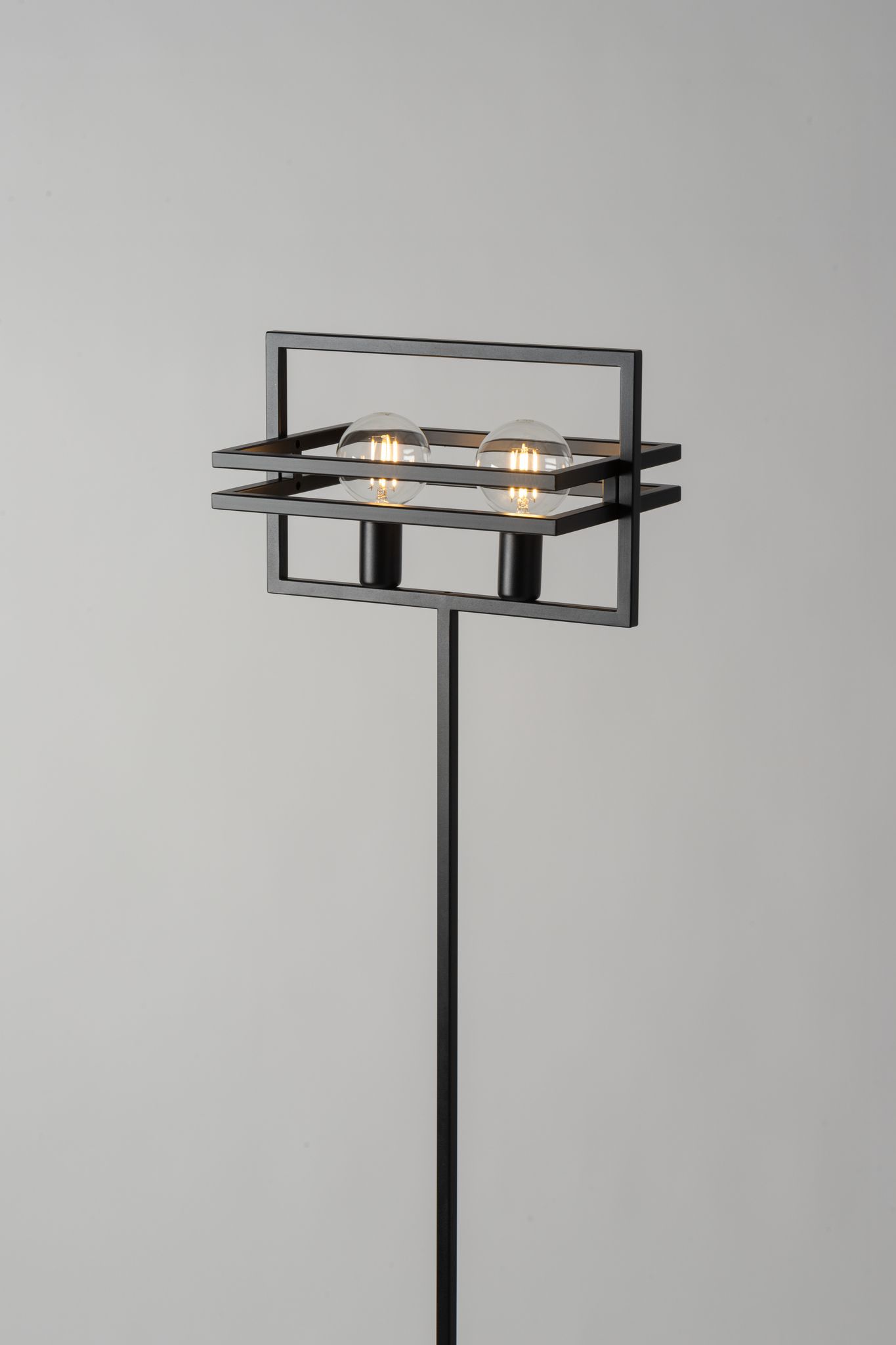 Stilvolle Stehlampe 2-flammig Metall Schwarz E27 162 cm