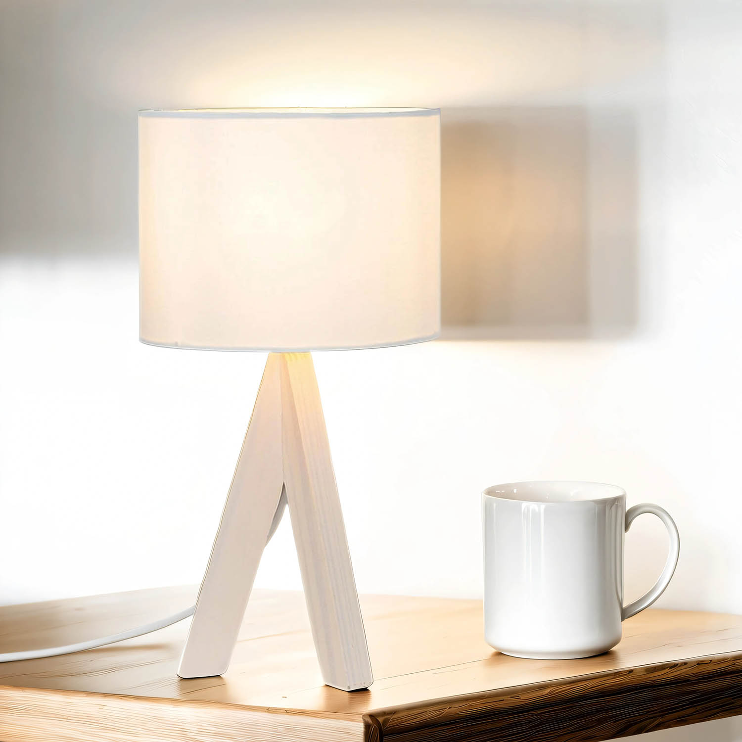 Lampe de table blanche pied bois tissu abat-jour 31cm E27