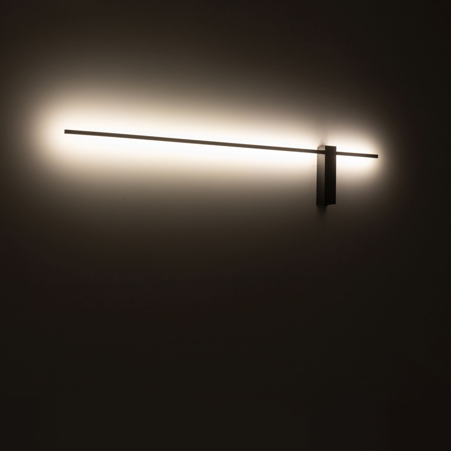 LED Wandleuchte Schwarz indirekt 120 cm lang 3000 K 540 lm