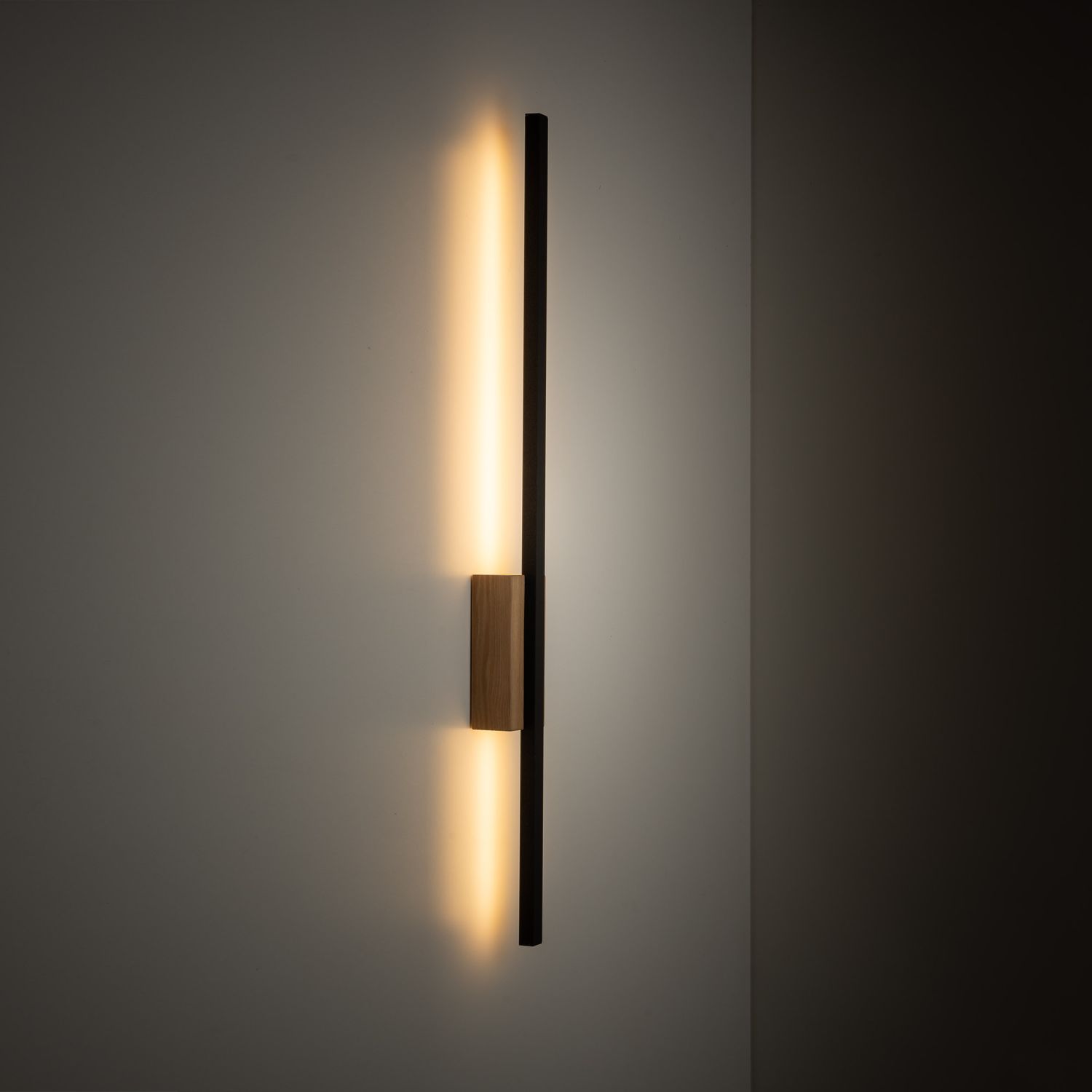 Applique LED lumière indirecte 79 cm de haut métal bois 3000 K