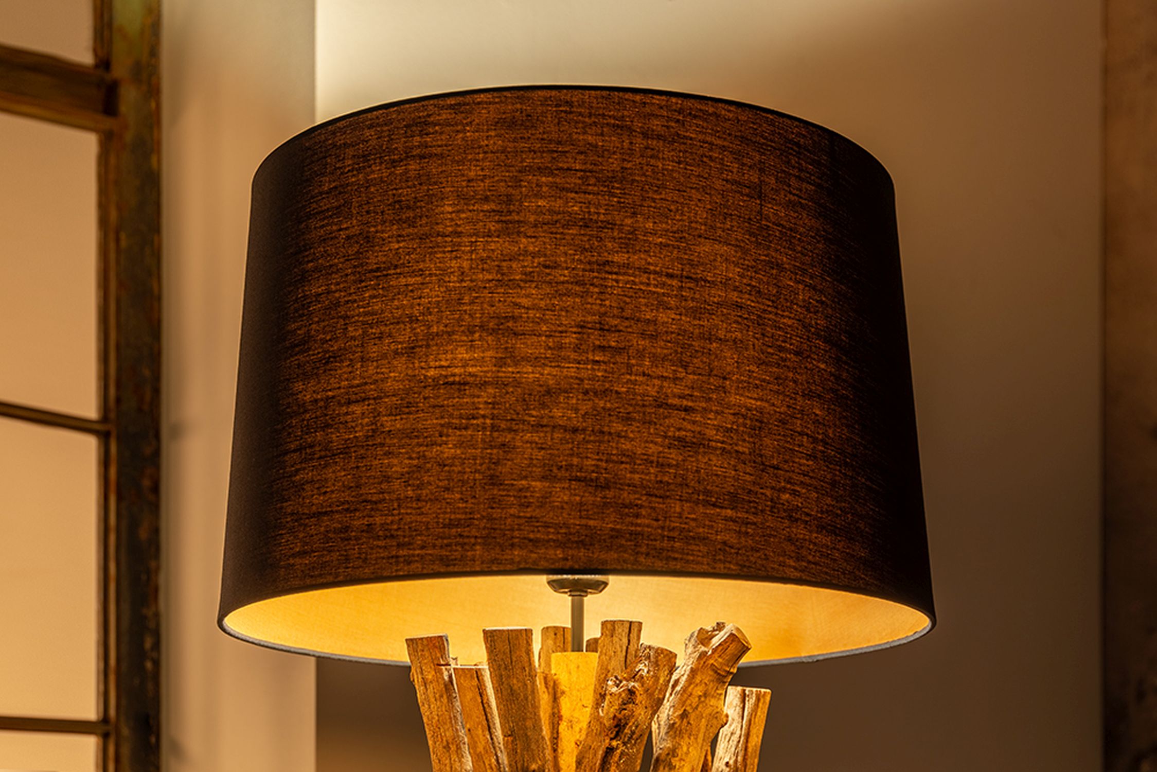 Natürliche Stehlampe Schwarz Gold 151 cm Holz Baumwolle