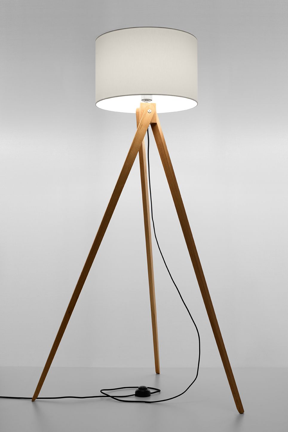 Stehlampe Dreibein 140 cm Fußschalter Stoff Holz