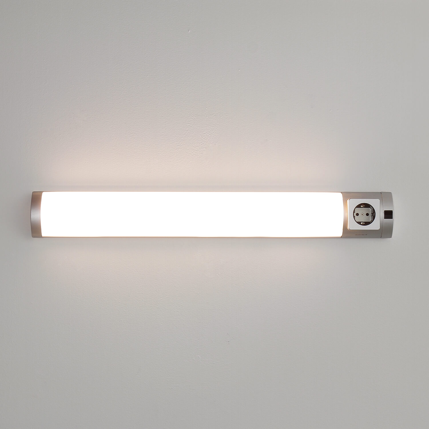 LED Unterbaulampe Küche mit Steckdose 67cm