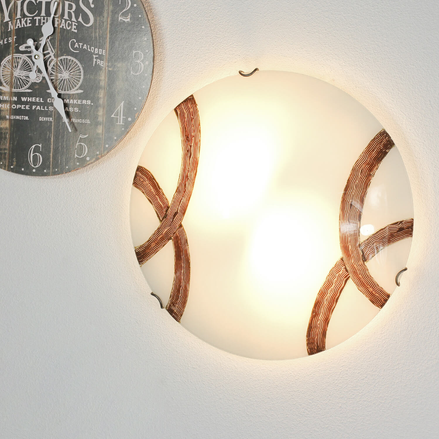 Anliegende Wandlampe Klassisch in Weiß und Bronze